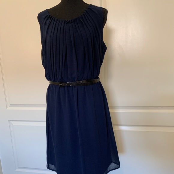 👗 Beautiful Blue Dress 👗 - Picture 2 of 16